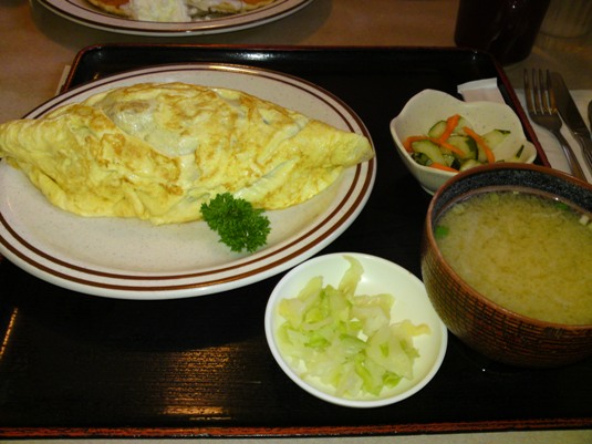 ハワイ島No.1のサイミンとオムライス