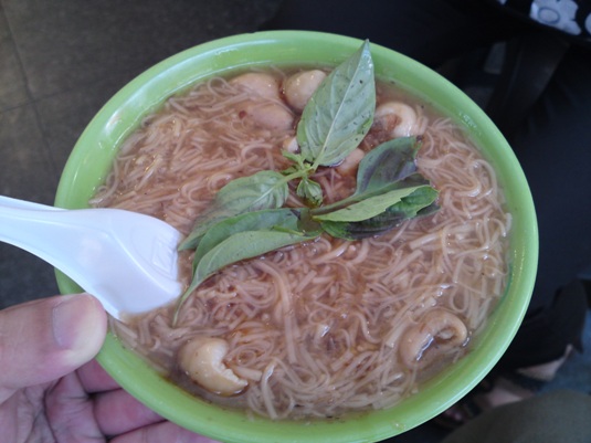 西門に移動して大腸麺線を食べに