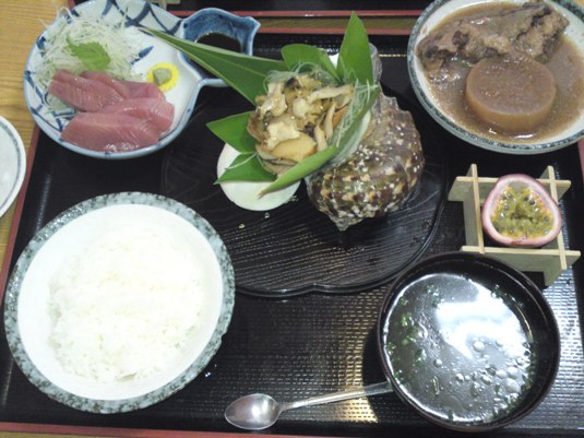 まだ汁と夜光貝のバター焼き