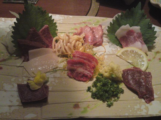 熊本での夕食はもちろん馬肉料理
