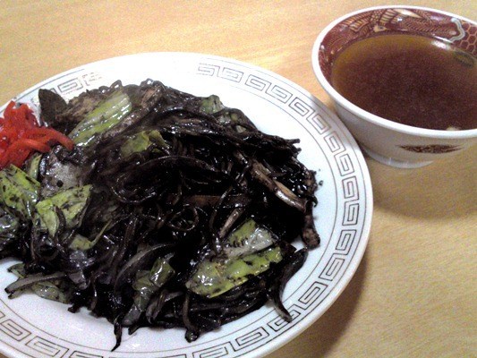 真っ黒な糸魚川ブラック焼きそば