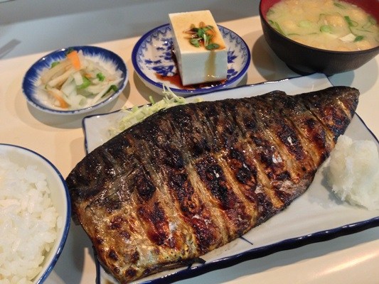 パリパリに焼かれた脂の乗った鯖（福岡食べ歩き）