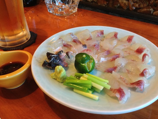 那覇で魚を食べる