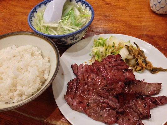 ランチは仙台の牛タン焼きの元祖の店で