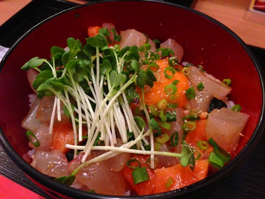 越後若狭の新鮮な海の幸を使った丼