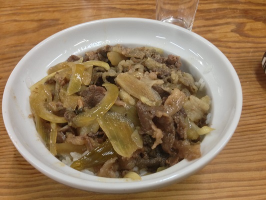 福山の老舗の食堂で肉丼