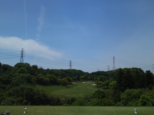 六甲の山並みを借景にしたゴルフコース