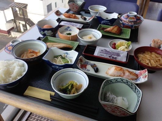 ホテルで朝食、朝からご飯三杯
