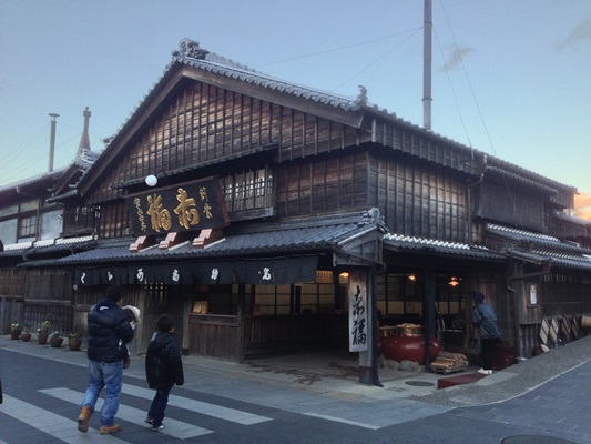 赤福本店で赤福を食べる