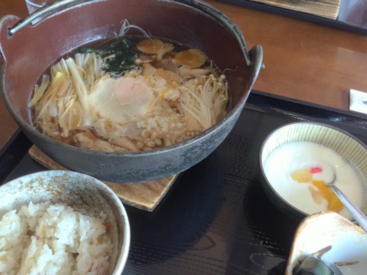 ランチは信州福味鶏を使用した鍋焼きうどん