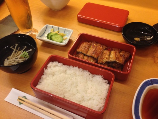 つけだれで食べる鰻