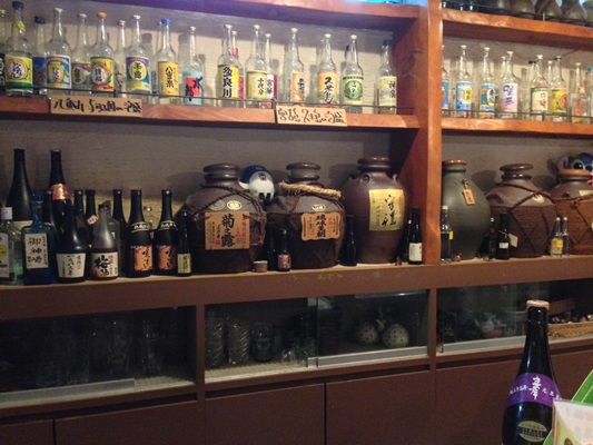 泡盛の古酒が飲める居酒屋バー