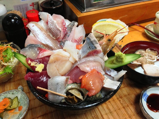 大甕で限定五食のボリューム満点の海鮮丼