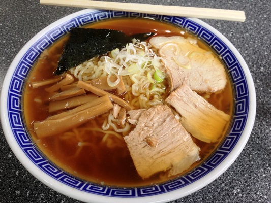 魚介の風味がきいた人気の中華そば