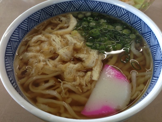 鳴門名物の鳴ちゅるうどん