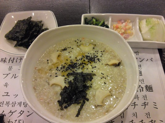 朝食はホテルでアワビ粥
