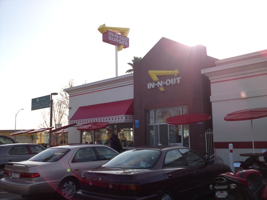 In-N-Outのハンバーガー