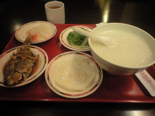 おかゆを食べて高爾夫に