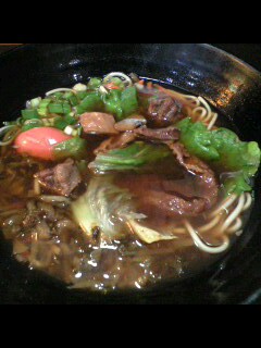 空港で牛肉麺