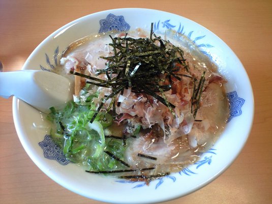 とろろ昆布と鰹節と豚骨のハーモニー