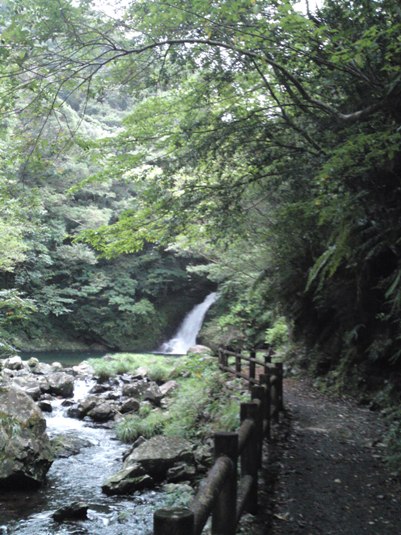 マテリヤの滝と土砂降りの中の決死のドライブ