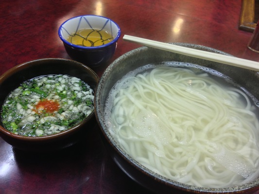 ニシタチで飲んだ後には釜揚げうどん