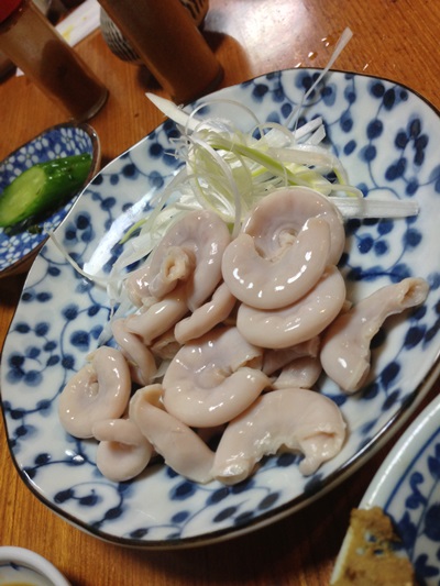 天童の焼き鳥屋で最高の豚足、コブクロの刺身を