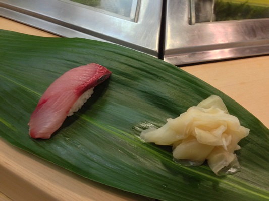 川奈の帰りに伊東の寿司屋で軽く食事を