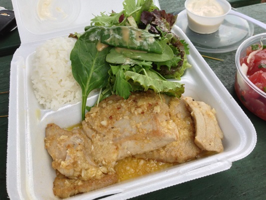 ハワイ最後の食事はポキが美味しいお店のプレートランチ