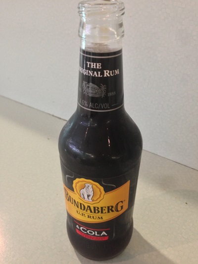 フライト待ちにバンダバーグのU.P. RUM & COLA