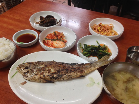 朝食はいちもちの焼き魚定食