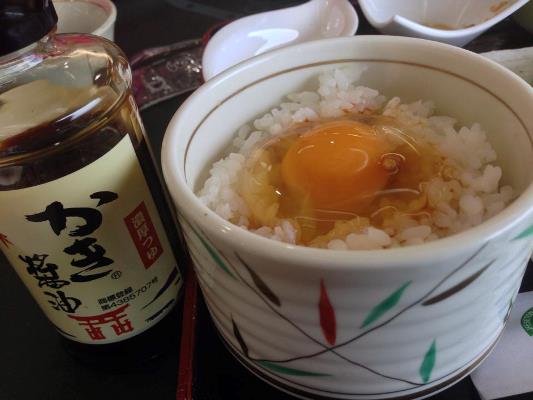 朝食は牡蠣醤油で卵かけご飯