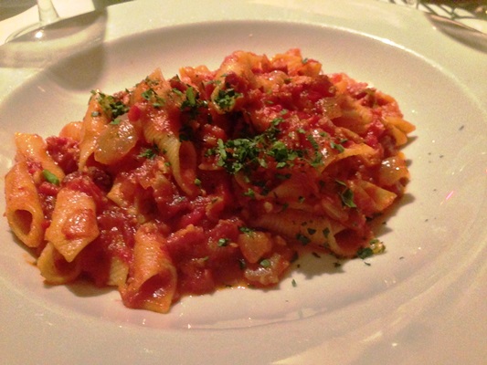夕食は隠れ家のようなおしゃれイタリアンで