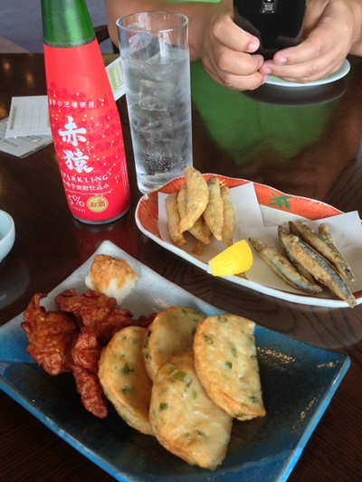 さつま揚げとキビナゴのフライを焼酎スパークリングで