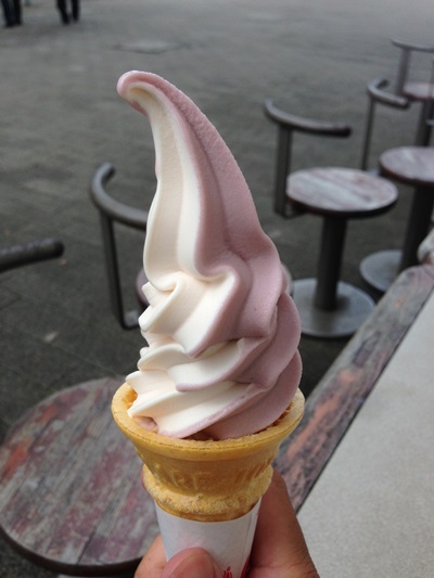 白桃とグレープの甲斐路ソフトクリーム
