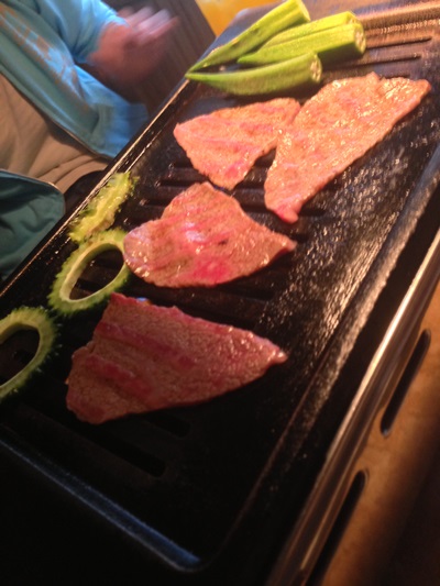 夕食は宮古牛の焼肉を
