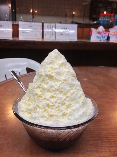 高さ25cmのミルク金時ぜんざい