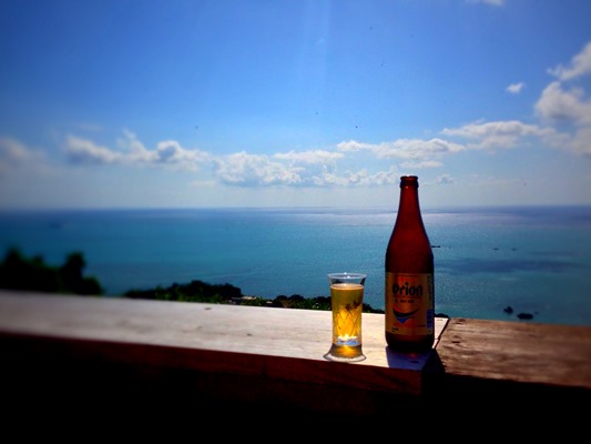 食後はテラスでビール＆ぜんざい