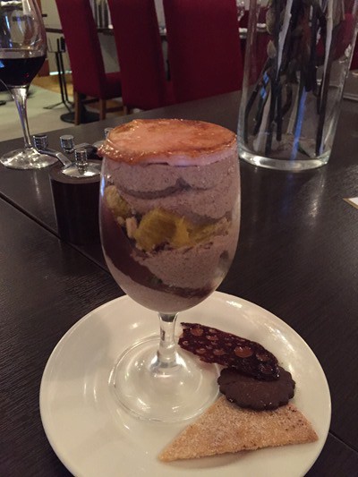 パースの町でデザートにスコットランド名物のクラナハン
