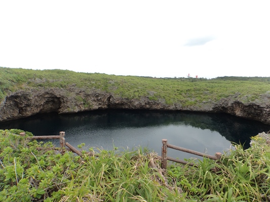 ２つの池が繋がっている通り池