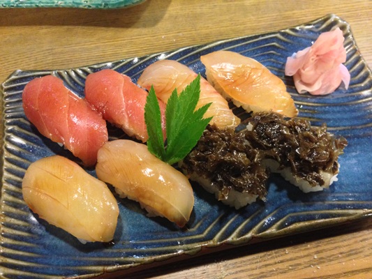 夕食は八丈島の郷土料理と酒を