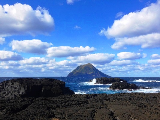 ハワイ島のような溶岩の海岸