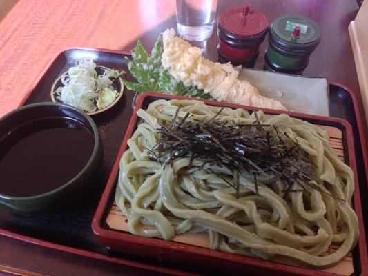 ランチは明日葉うどん