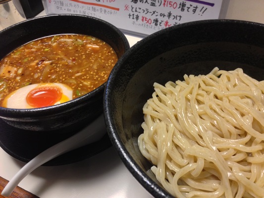八丈島で食べることができる本格的な辛つけ麺
