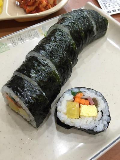 朝食はキンパッ天国でキンパとラミョン