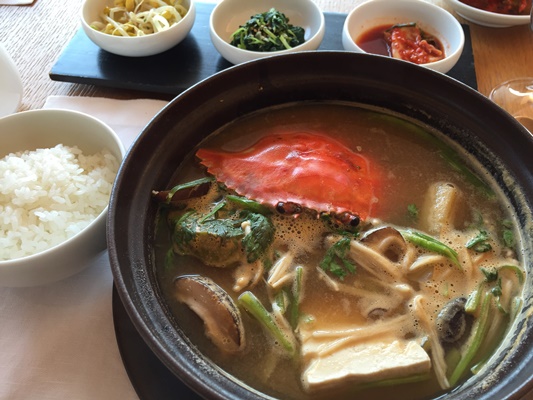 松茸と牛肉のクッパと蟹の身がギッシリのヘムルタン