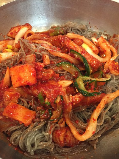 オジャンドンの冷麺通りでフェネンミョン