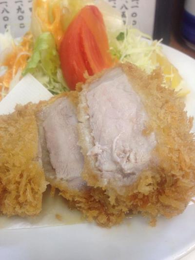 肉厚でよく火が通っているのにジューシーなロースかつ