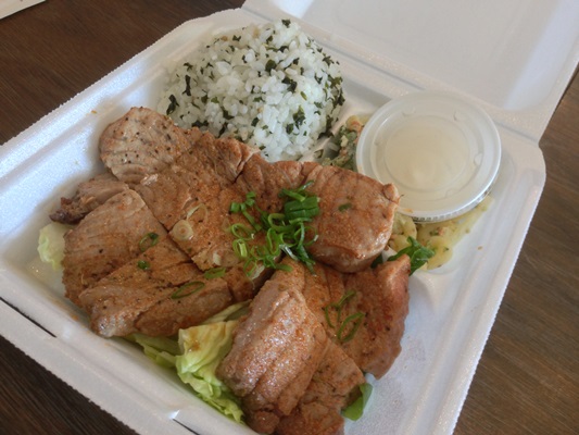 ランチはケイジャンアヒのプレートランチ