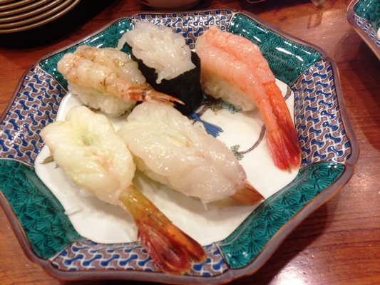 朝食は近江町市場の回転すしで